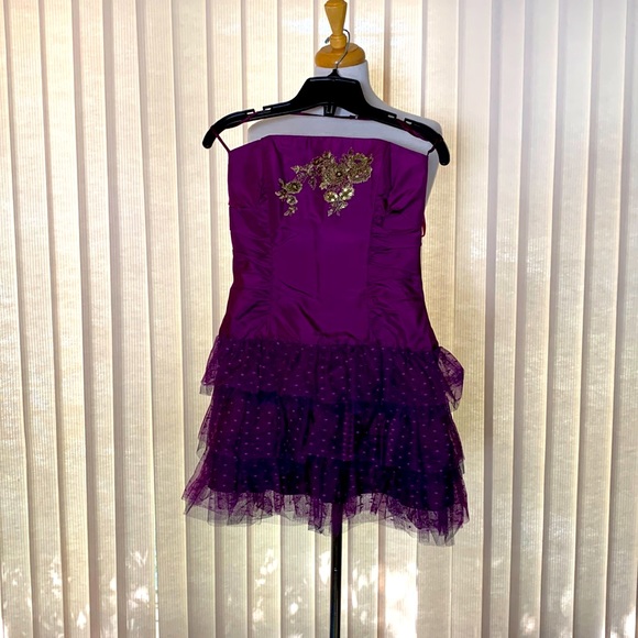Betsey Johnson ultra mini crinoline dress. Sequin embroidery detailing. - Picture 1 of 2